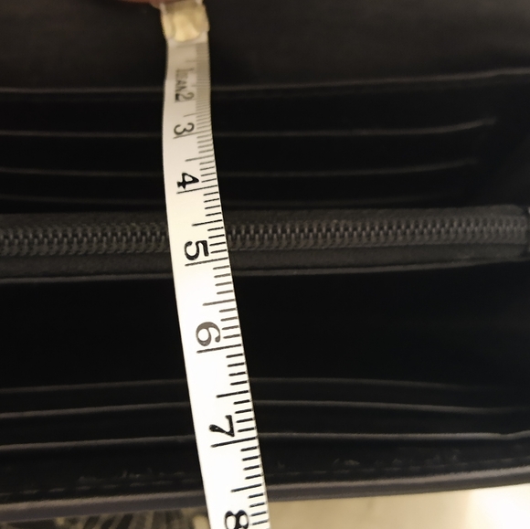 New-Authentic-Burberry LEATHER wallet w/ Signature Gold Tone Hardware-front snap - Picture 14 of 14